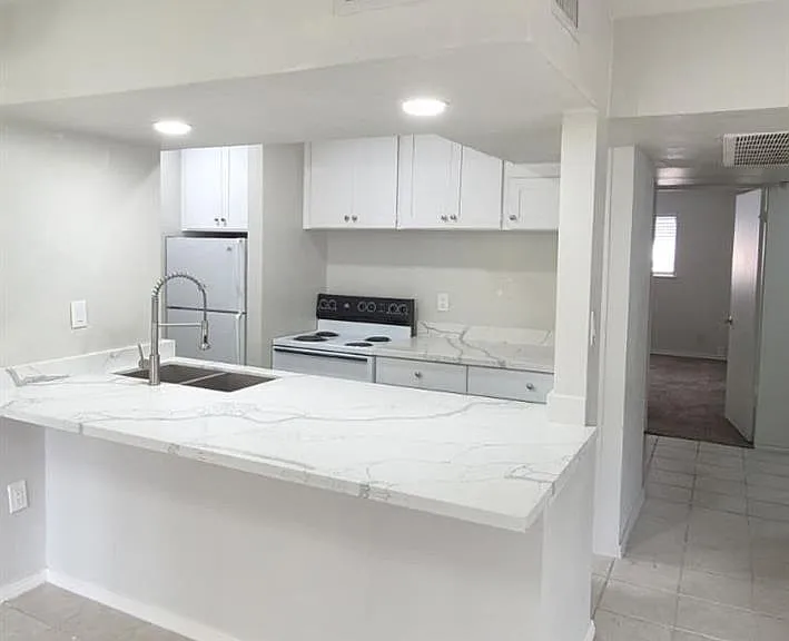 5343 Richmond Ave #11 — Photo 11