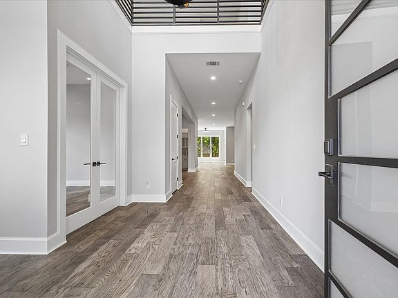 4th image of 2065 Southgate Blvd