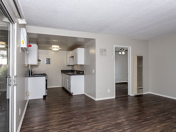 4th image of 420 Burchett St #14