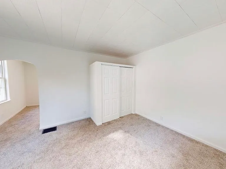 1627 Dewey Ave — Photo 24
