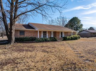 111 Meadowlark Ln, Durant, OK 74701