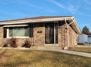 2822 S 98th St, West Allis, WI 53227