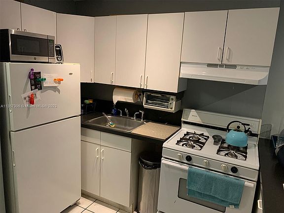 5th image of 710 Washington Ave APT 208