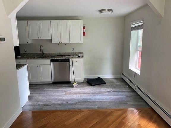 Kitchen / Dining Area