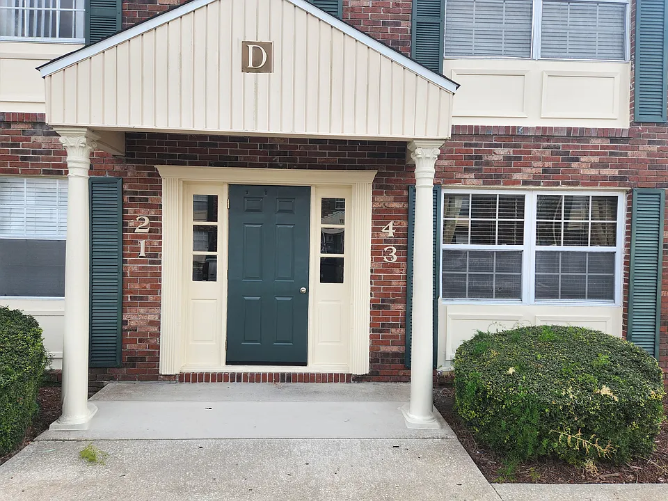 1920 E Edgewood Dr E #D3