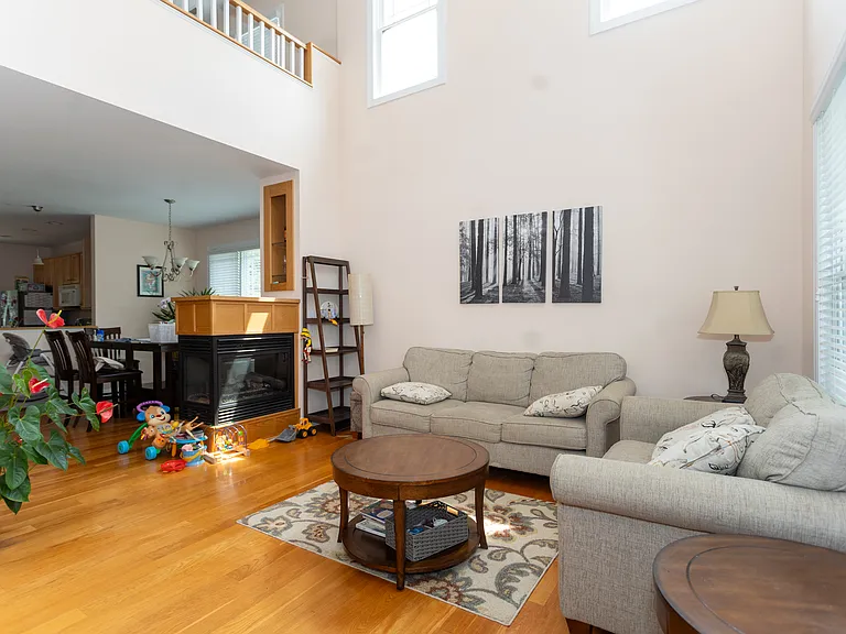 208 Bluefield Rd — Photo 3