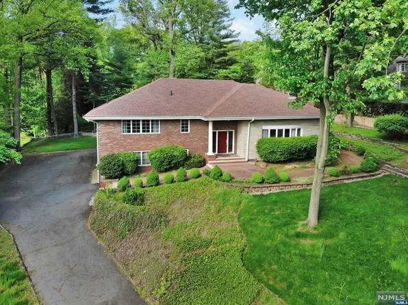 229 E Clinton Ave, Tenafly, NJ 07670