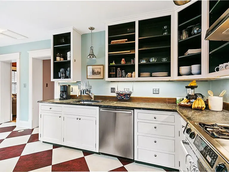 512 Lexington Ave — Photo 14