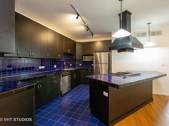 3rd image of 2724 W Warren Blvd APT 1E