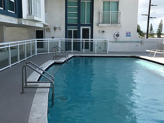 5th image of 7600 Collins Ave APT 401
