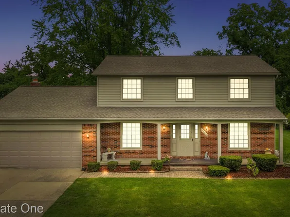 28910 E King William Dr, Farmington Hills, MI 48331