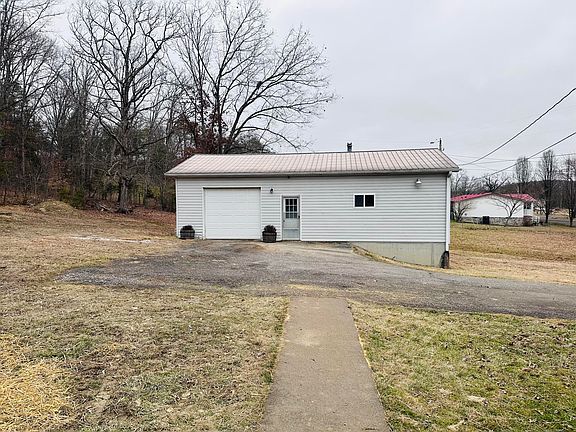 5th image of 570 Edwards Rd