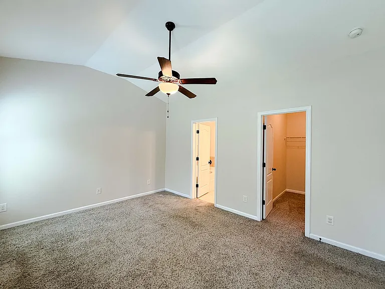 728 Roanoke Dr — Photo 11