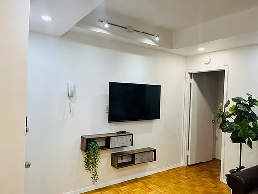 Rented by Manhattan Management Group | media 8