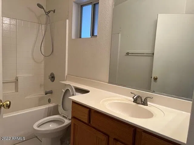 4 bed, 1557 sqft, $2,050 — Photo 2