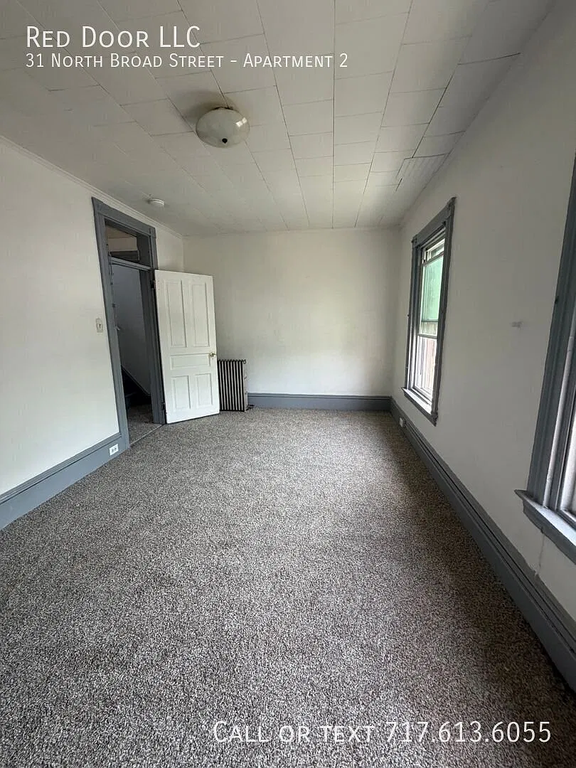 3 Bedroom in Lancaster — Photo 2