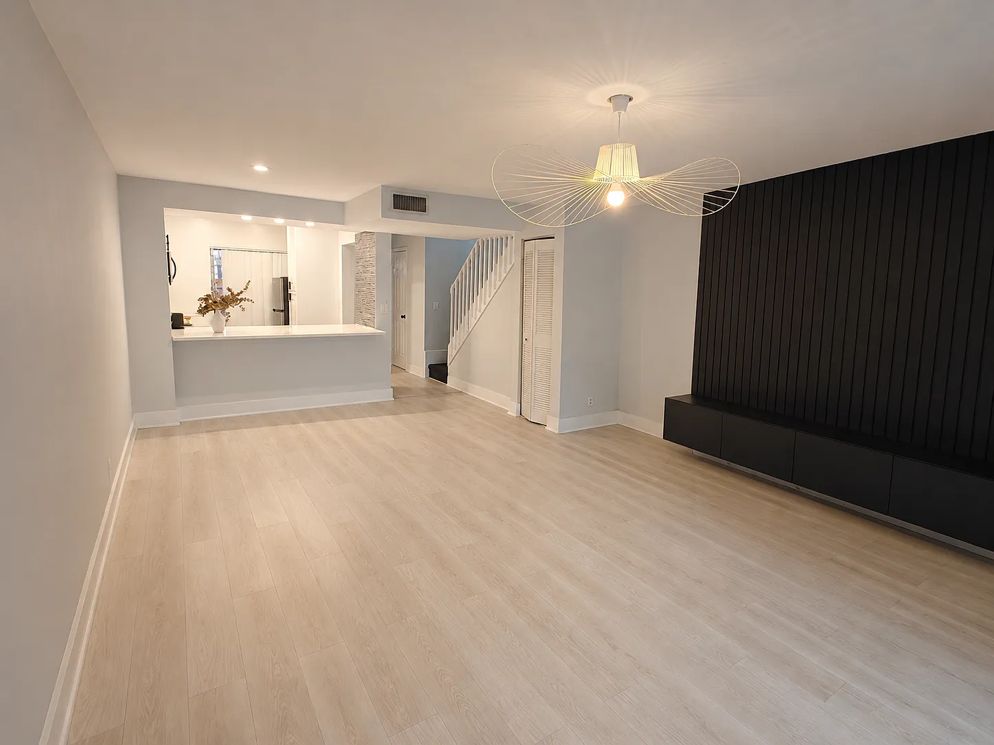 2 bed, 1152 sqft, $2,400 — Photo 2