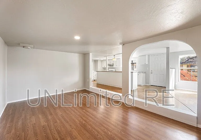 3460 E Colorado Dr — Photo 10