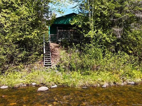 2903 Middle River Rd, Bathurst, NB E2A 6X9