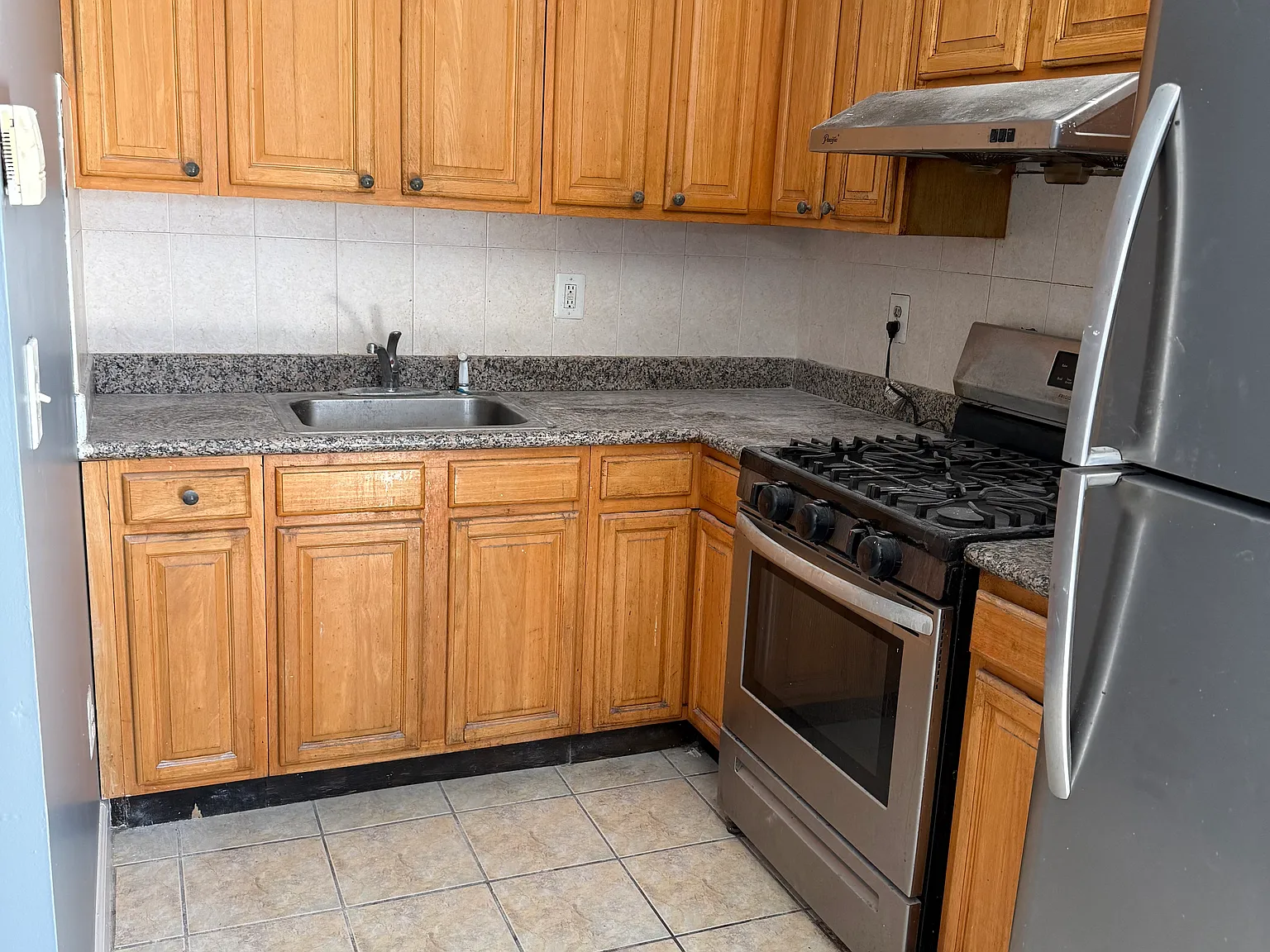 2 bed, 400 sqft, $1,600 — Photo 2