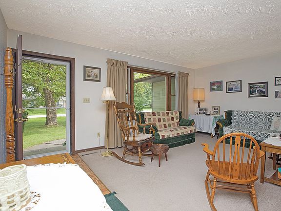 3rd image of 66117 Grasslands Ln