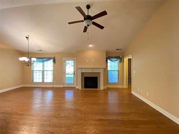 4th image of 4632 Hidden Creek Dr