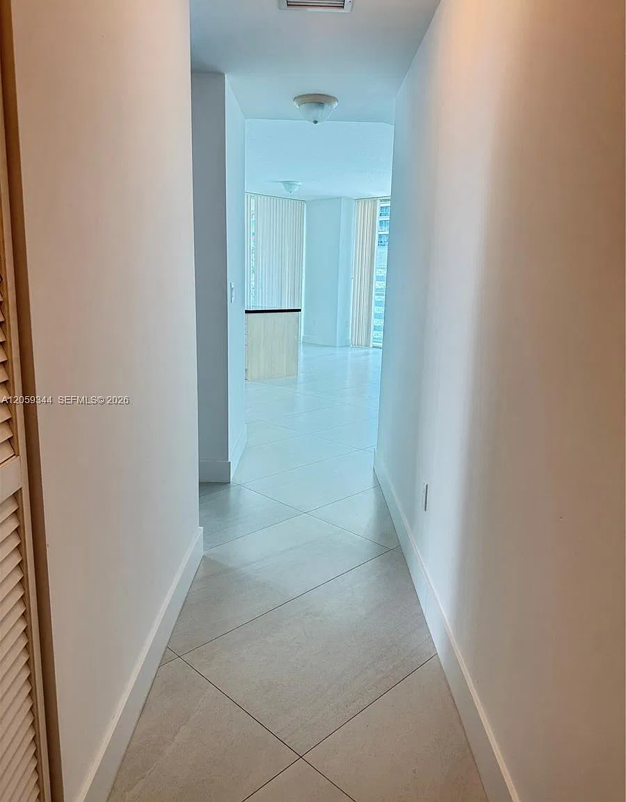 The Axis On Brickell Ii C — Photo 2