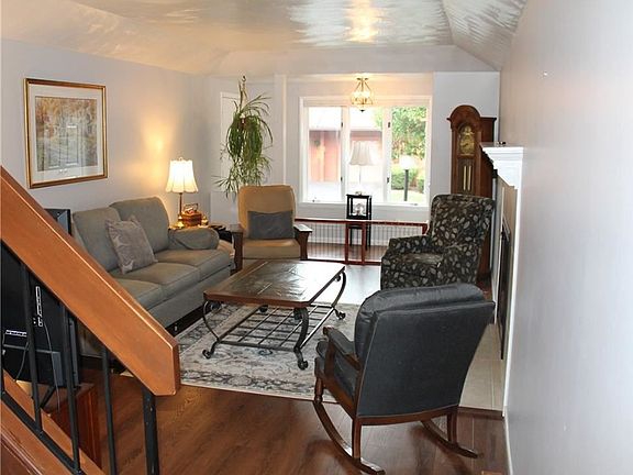 3rd image of 18 Vista View Dr