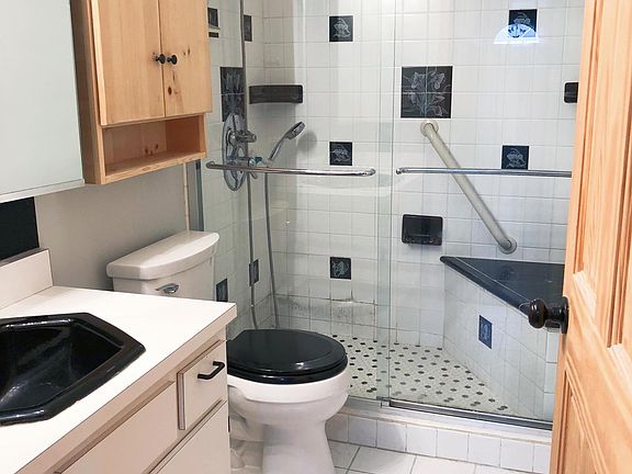 3rd image of 923 Sagamore Dr