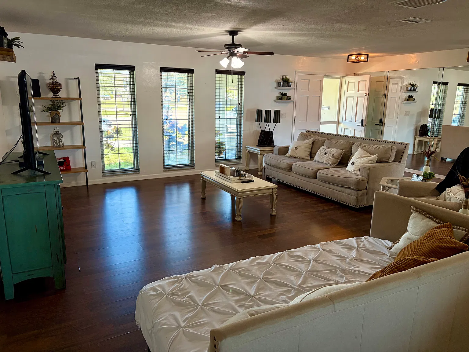 3 bed, 2031 sqft, $3,300 — Photo 2