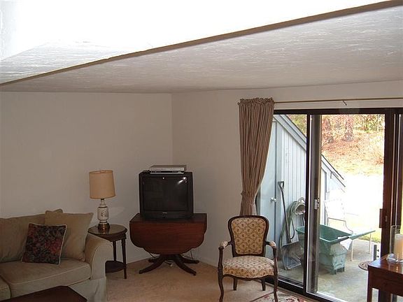 5th image of 140 Crescent Lane #140