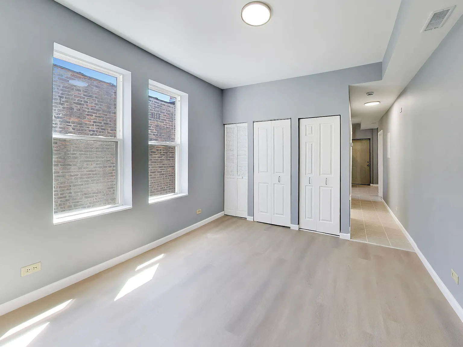 736 N Spaulding Ave — Photo 2