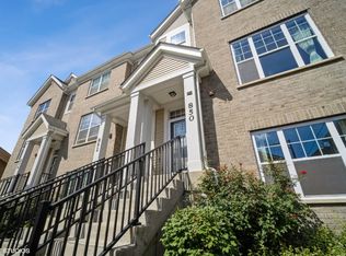 850 Lexington Cir W, Des Plaines, IL 60016