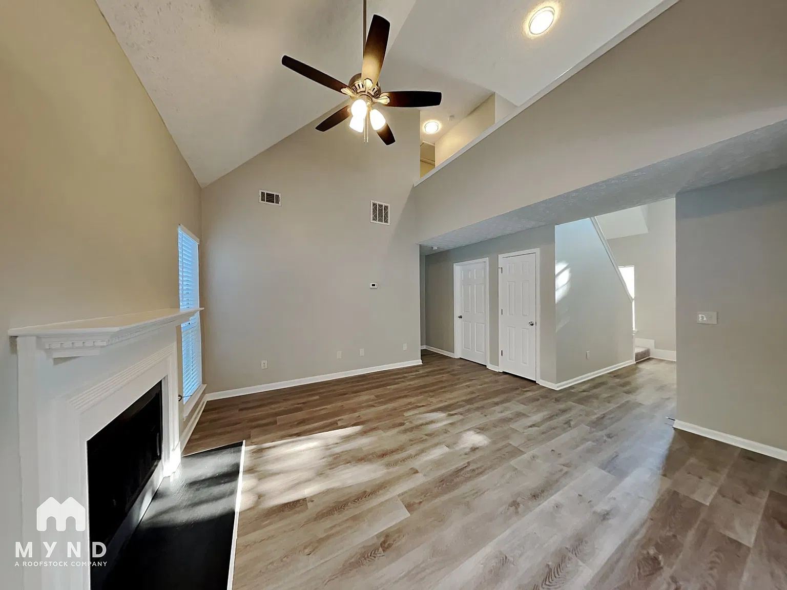 3 bed, 2.5 bath, 1694 sqft, $1,945 — Photo 2