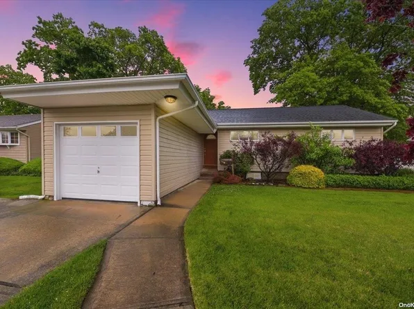 279 Broadway, Massapequa Park, NY 11762