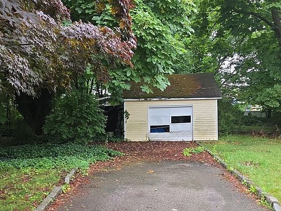 5th image of 34 N Baldwin Place