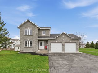 36 Frontenac Blvd, Russell, ON K0A 1W0