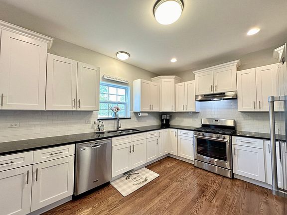 3rd image of 1114 Callaway Dr W