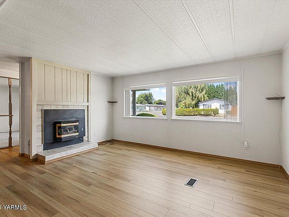 4th image of 20 Falcon Crest Way