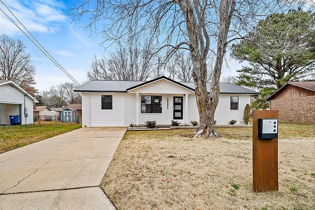 3 bed, 1421 sqft, $2,000 — Photo 1