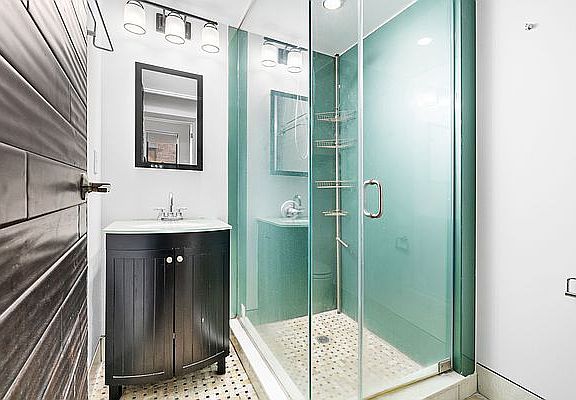 5th image of 108 W 80th St APT 2