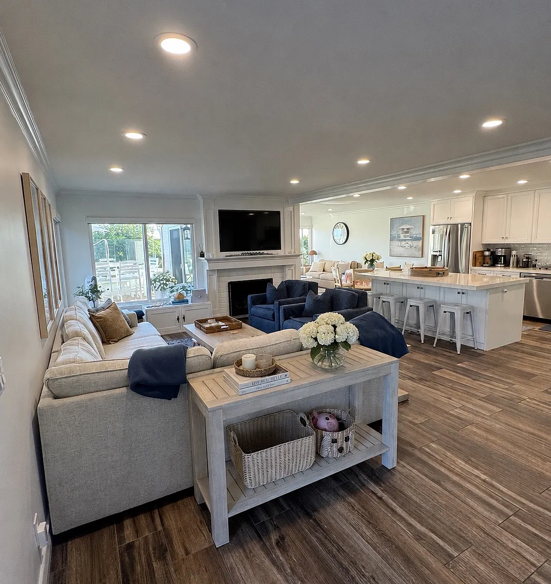 3 bed, 2.5 bath, 2100 sqft, $10,000 — Photo 3