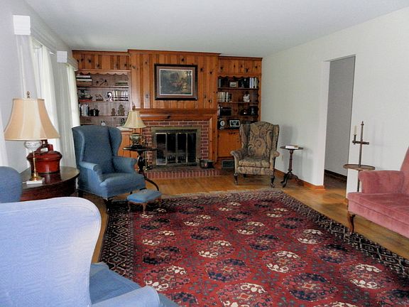3rd image of 358 Charleston Ave