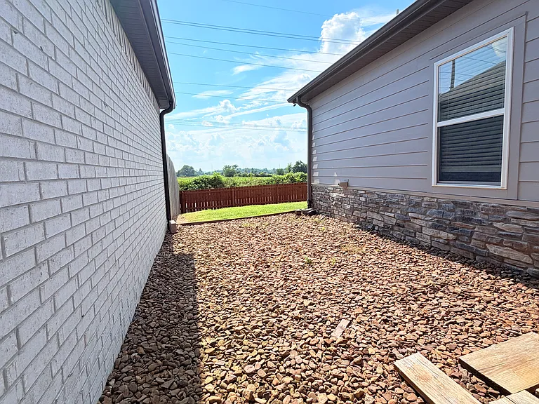2310 SW Poppy St — Photo 22