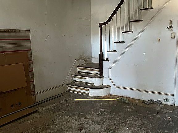 5th image of 629 W Spruce St