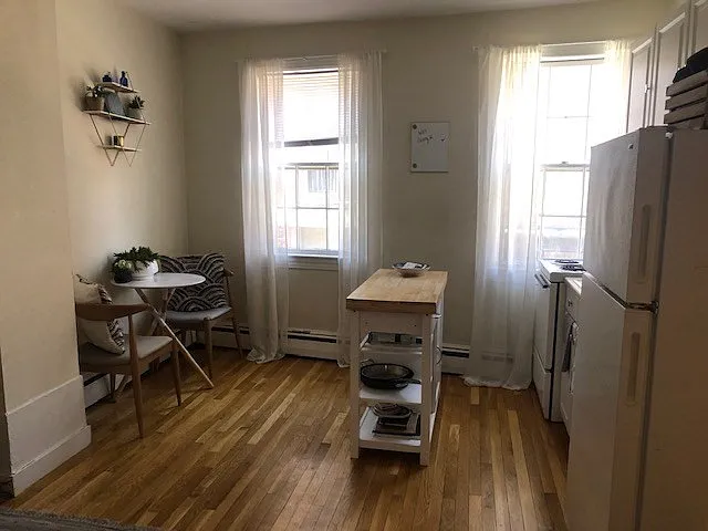 1 bed, 1.0 bath, 400 sqft, $2,350 — Photo 2
