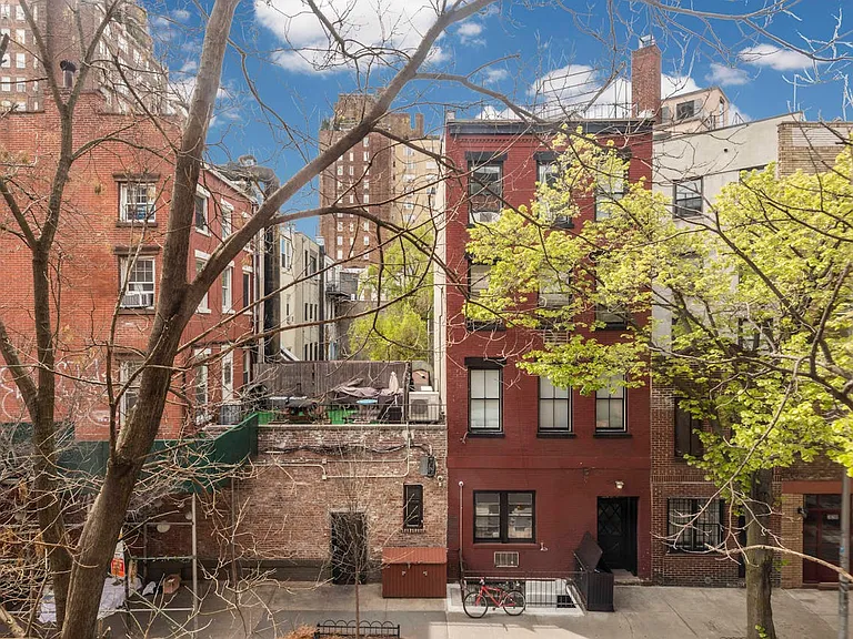 323 W 4th St #5D — Photo 7