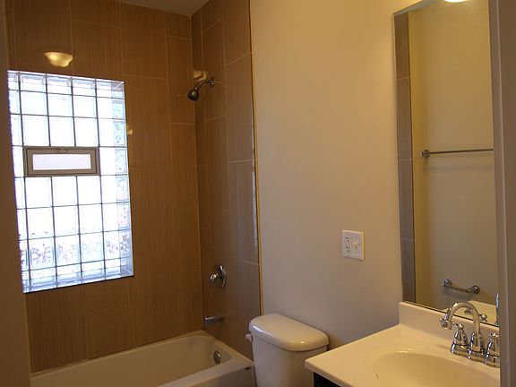 3rd image of 1108-1112 W Balmoral Ave