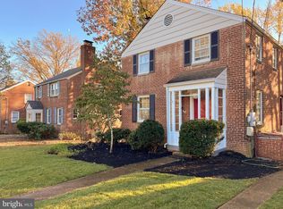 122 S Pershing Dr, Arlington, VA 22204