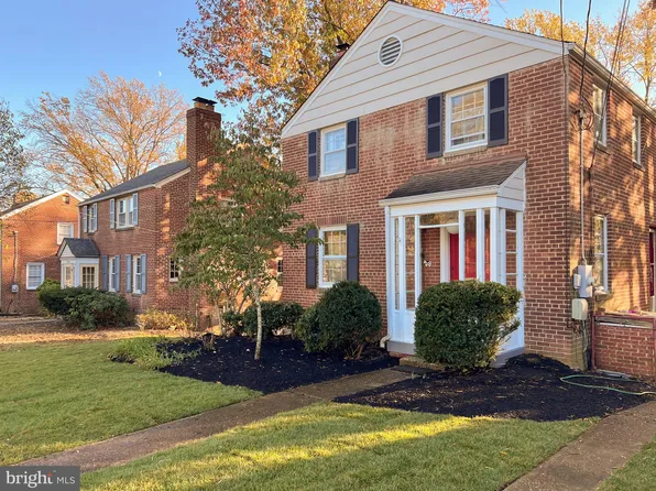 122 S Pershing Dr, Arlington, VA 22204